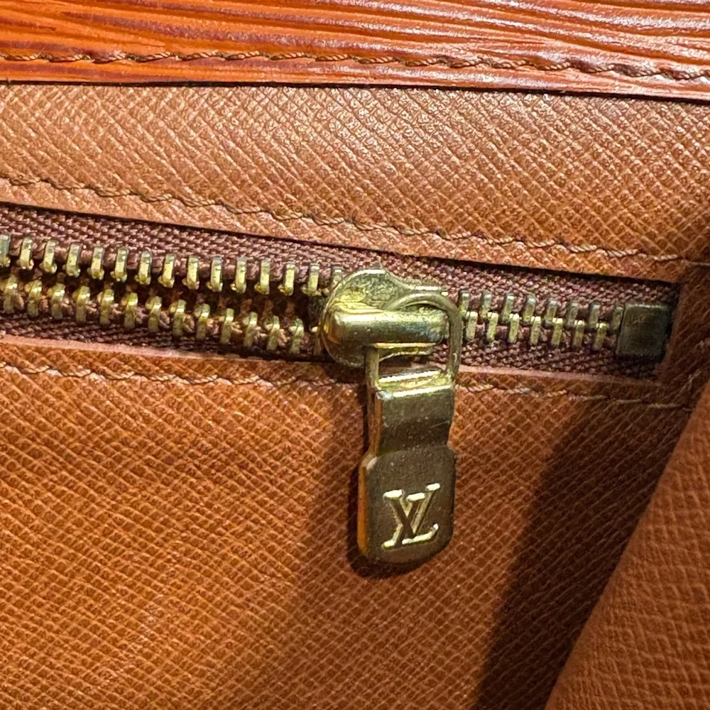 Authentic LOUIS VUITTON cognac epi leather pouch clutch with certificate - Picture 8 of 14